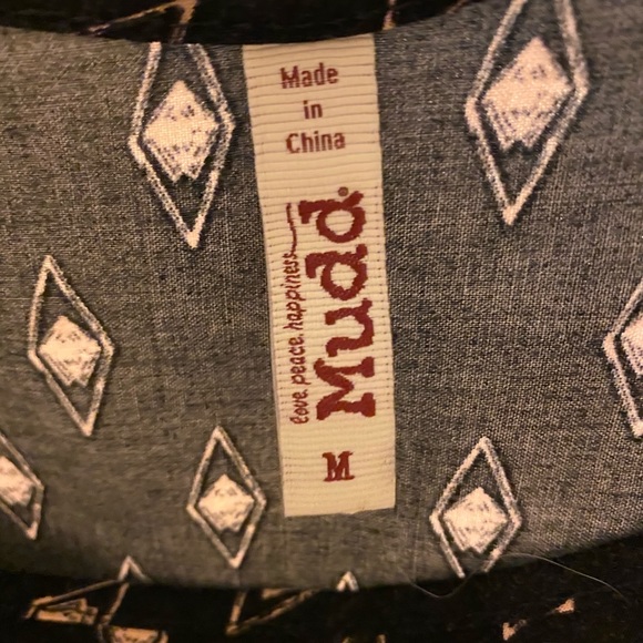 Geometric Pattern Tank - Picture 3 of 3